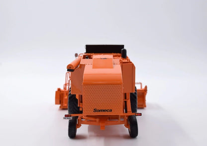 Someca M152 Combine Harvester Limited Edition Stunning in 1:32 scale VKA Models COLLECTION ONLY Image 6