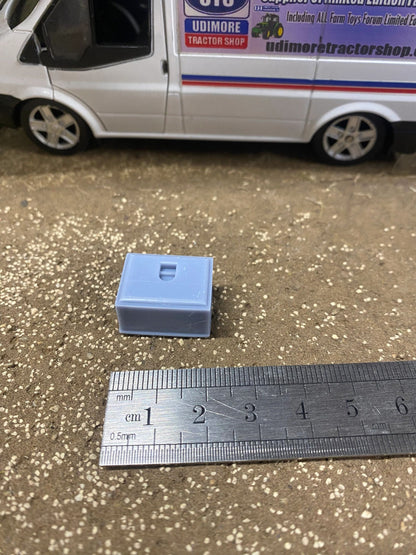 Tractor Trailer Toolbox 1:32 scale 20mm x 15mm Image