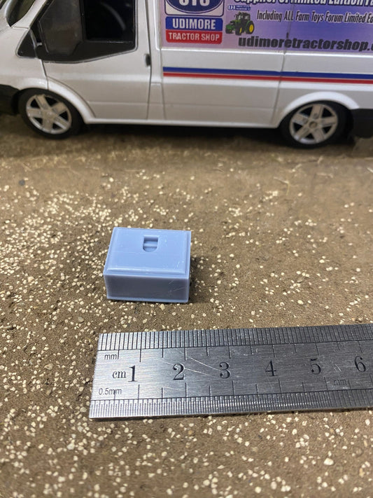 Tractor Trailer Toolbox 1:32 scale 20mm x 15mm Image