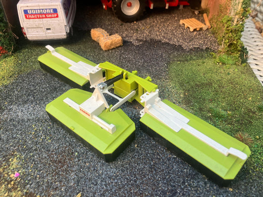 Triple Mower Set 1:32 scale boxed Siku 2265 Image