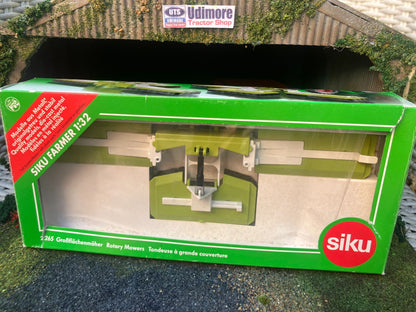 Triple Mower Set 1:32 scale boxed Siku 2265 Image 4