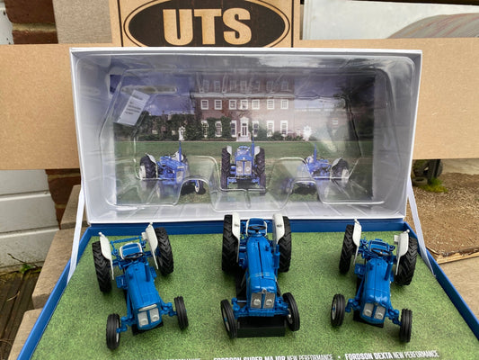 UH6376 Universal Hobbies Fordson Dexta Major 3 model SET 1:32 scale Limited Edition Image