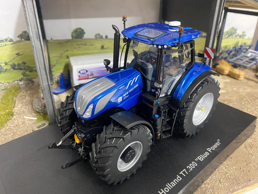 UH6491 Universal Hobbies New Holland T7.300 Blue Power Tractor 1:32 scale Boxed Image