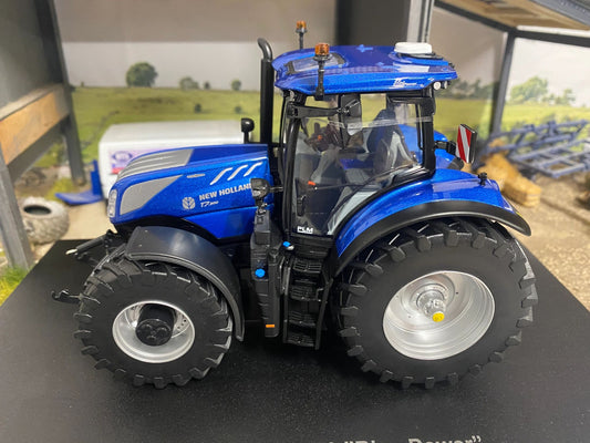 UH6491 Universal Hobbies New Holland T7.300 Blue Power Tractor 1:32 scale Boxed Image 2