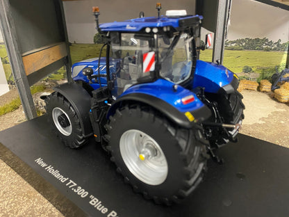 UH6491 Universal Hobbies New Holland T7.300 Blue Power Tractor 1:32 scale Boxed Image 3