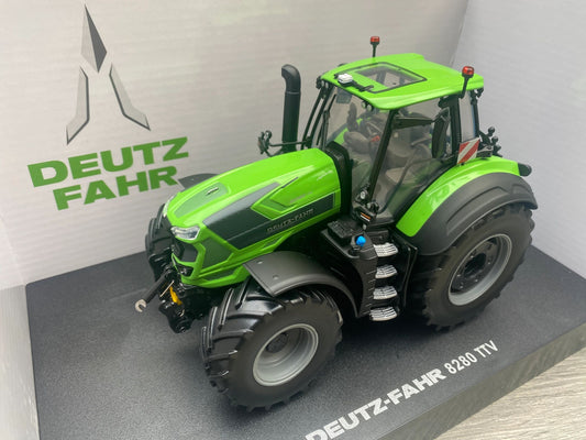 UH6606 Universal Hobbies Deutz-Fahr 8280 TTV - Standard Green Tractor 1:32 scale Boxed Image