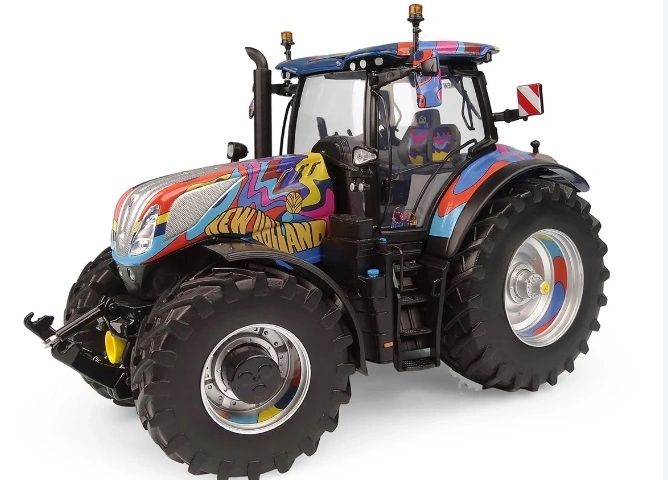 UH6698 Universal Hobbies Basildon 60 years Limited Edition New Holland T7.300 Tractor 1:32 scale Boxed Image 9
