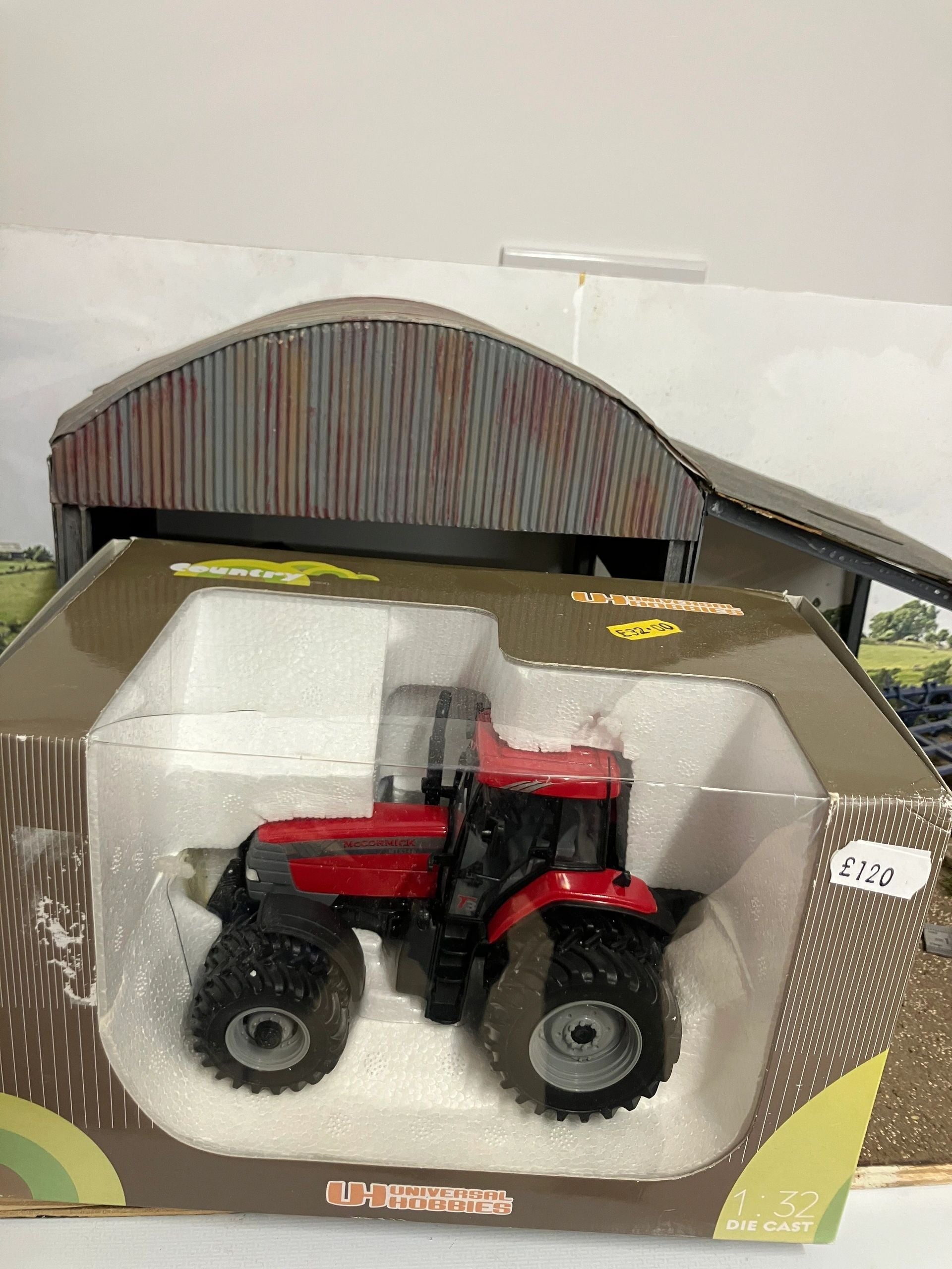 Universal Hobbies CASE Maxxum MTX145 Tractor 1:32 scale Boxed UH2752 Image