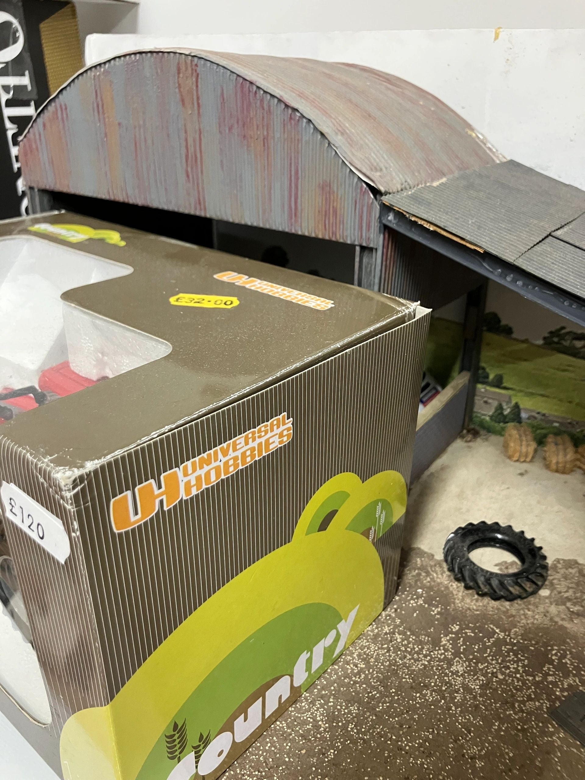 Universal Hobbies CASE Maxxum MTX145 Tractor 1:32 scale Boxed UH2752 Image 3