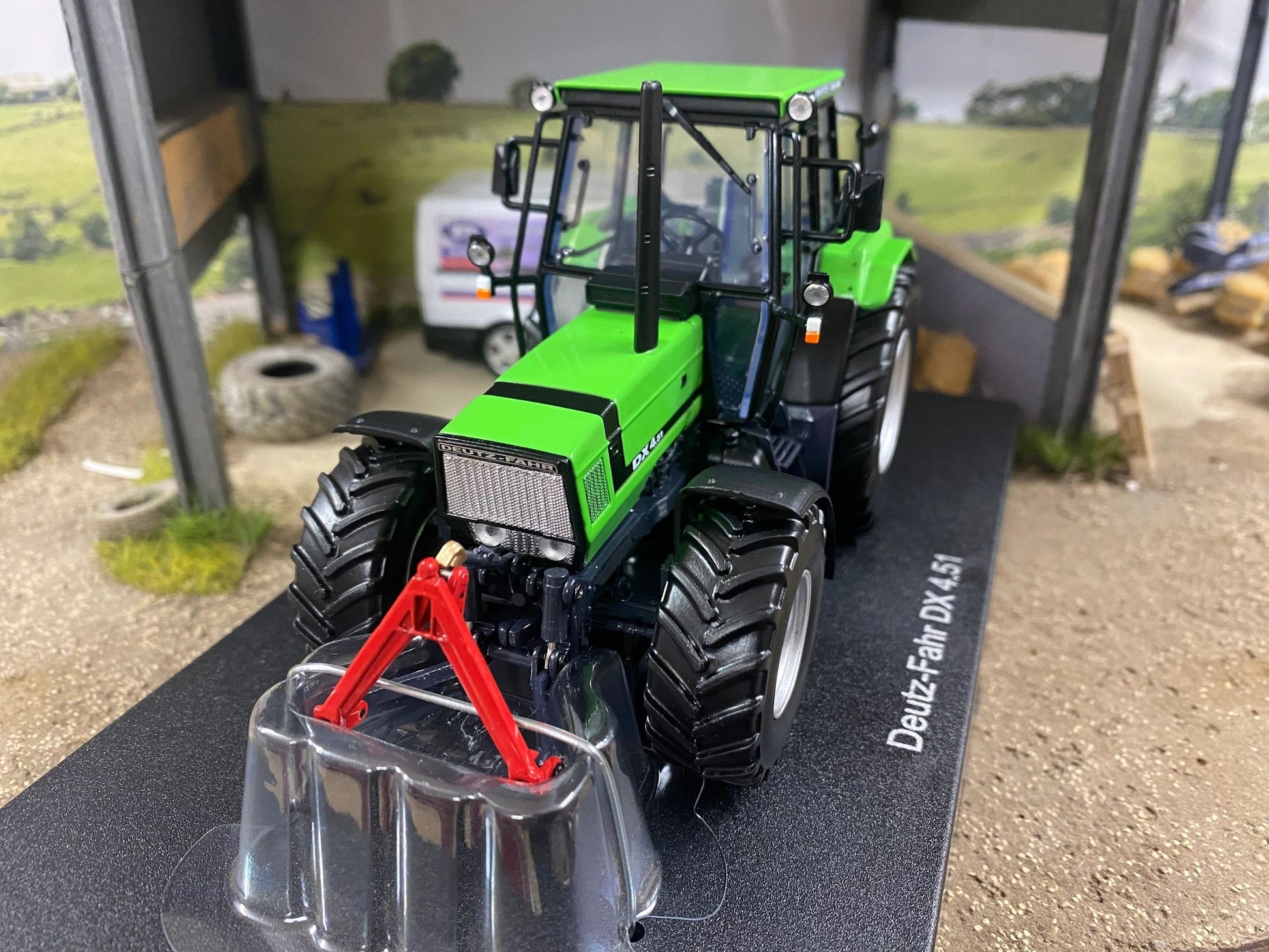 Universal Hobbies Deutz DX 4.51 1989 Tractor BOXED 1:32 scale UH4905 Image 5