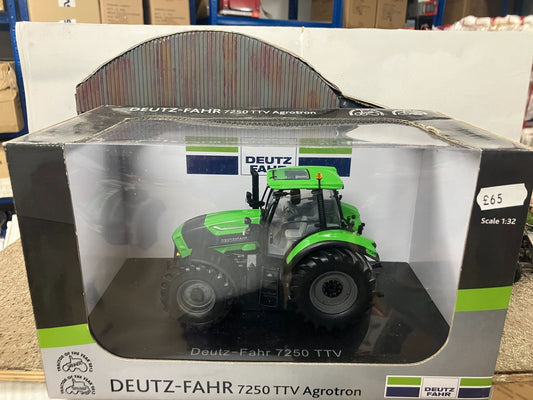 Universal Hobbies Deutz-Fahr 7250 TTV Agrotron 2014 version Tractor 1:32 scale Boxed Image