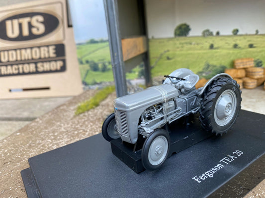 Universal Hobbies Ferguson TEA20 tractor BOXED 1:32 New 4189 Little Grey Fergie Image