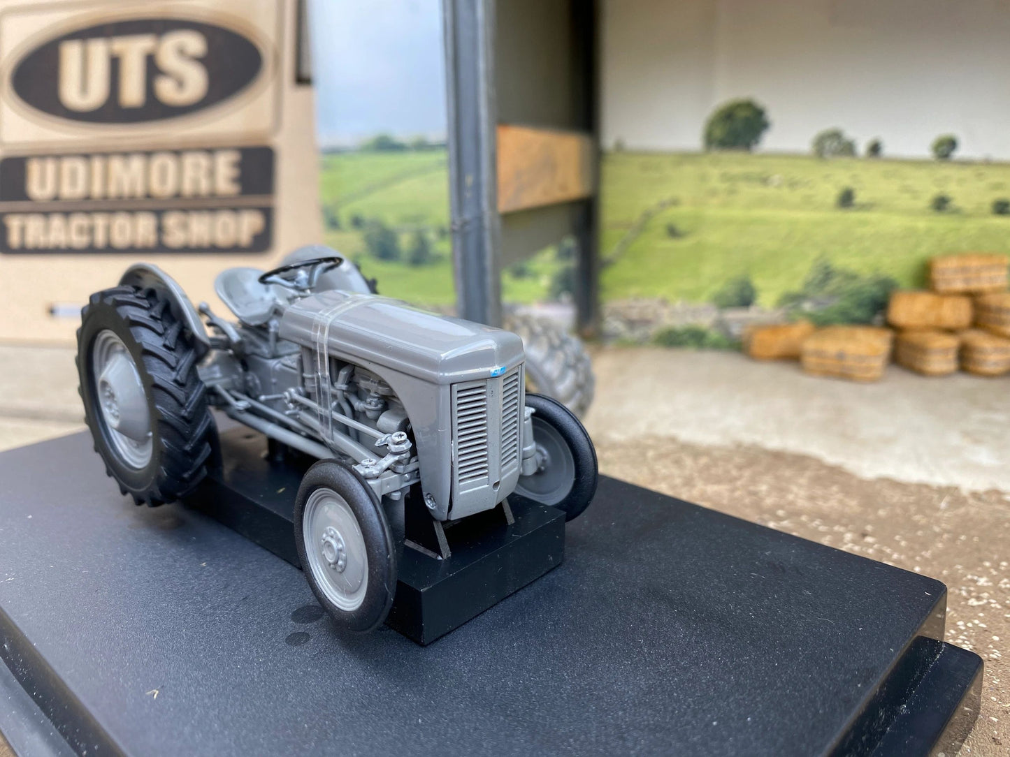 Universal Hobbies Ferguson TEA20 tractor BOXED 1:32 New 4189 Little Grey Fergie Image 5
