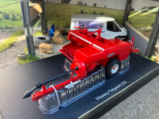 Universal Hobbies Massey Ferguson 224 Rectangular Baler BOXED 1:32 scale UH6775 Image