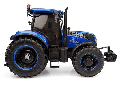 Universal Hobbies New Holland T7.225 Basildon 2 Millionth Tractor BOXED 1:32 scale UH6744 Image 6