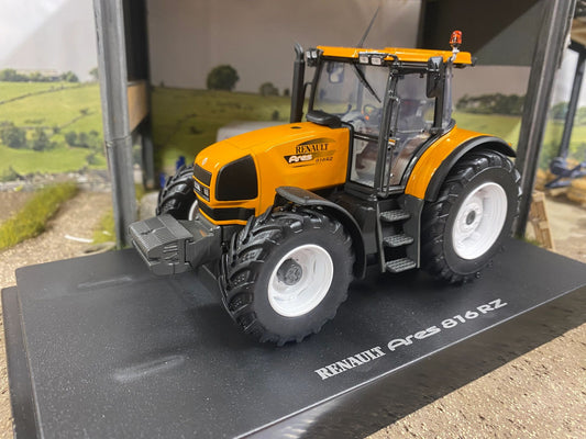 Universal Hobbies Renault 816RZ Tractor BOXED 1:32 scale UH6329 Image 2