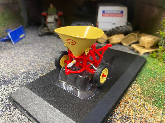 Universal Hobbies Vicon B75 Fertiliser Spreader 1:32 BOXED Image 2