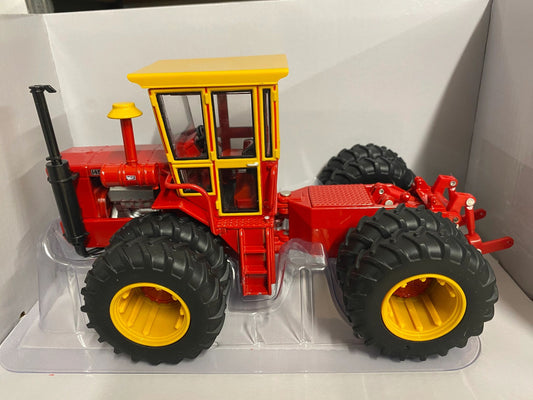 Versatile 145 Prestige Tractor duals 1:32 scale ERTL 16463 Image