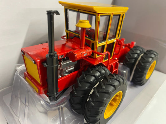 Versatile 145 Prestige Tractor duals 1:32 scale ERTL 16463 Image 2