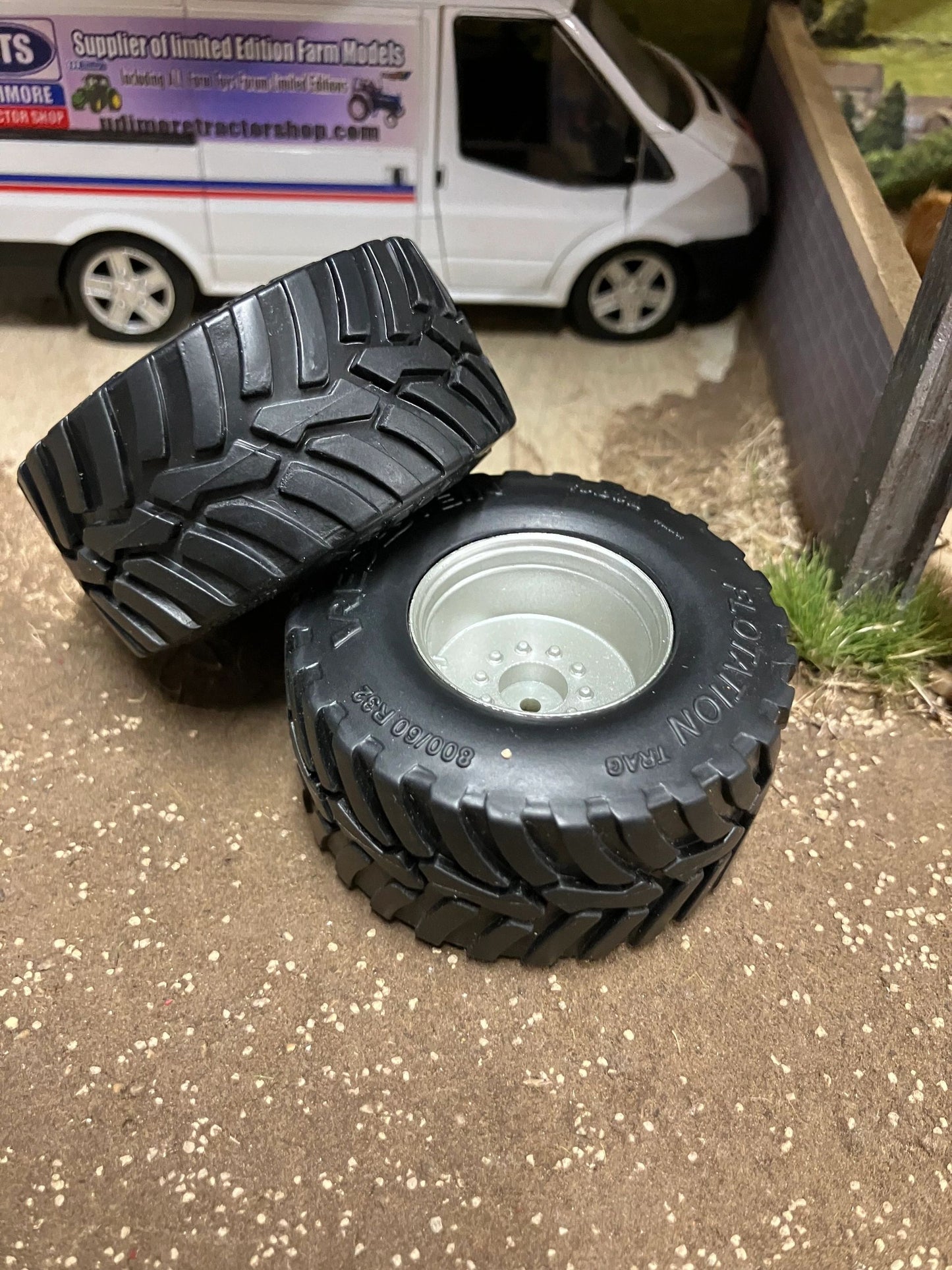 Vredestein Floatation 800/60 R32 tractor tanker wheel set 1:32 scale 54mm x 27mm Image