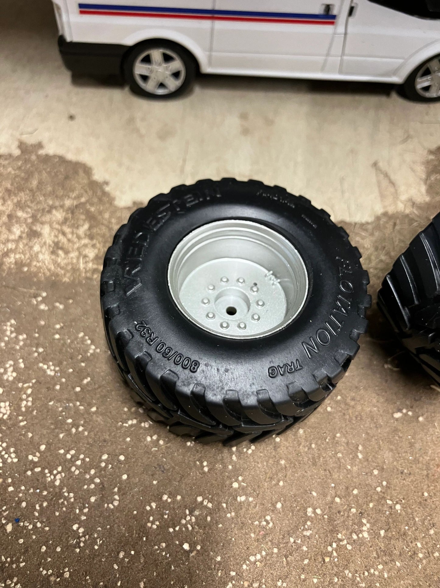 Vredestein Floatation 800/60 R32 tractor tanker wheel set 1:32 scale 54mm x 27mm Image 7