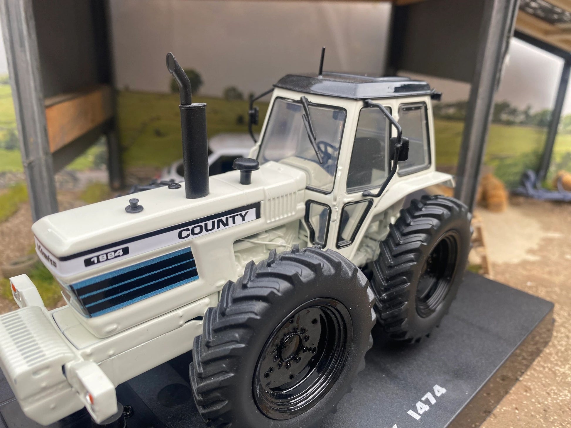 White County 1884 Tractor black wheels Conversion 1:32 scale Image 6