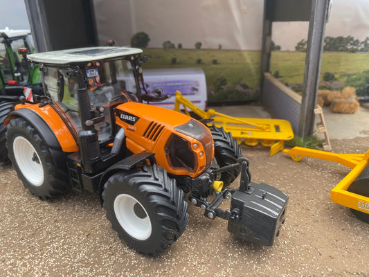 Wiking Claas Arion 640 Orange tractor 1:32 scale Boxed Limited Edition Image 2