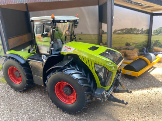 Wiking Claas Xerion 4500 tractor 1:32 scale Boxed Image