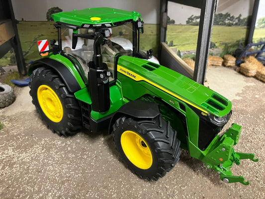 Wiking John Deere 8R 410 tractor 1:32 scale Boxed Image