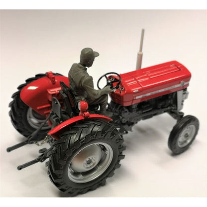04879 Tractor Driver machine operator Artisan32 farm machinery 1:32 scale diorama