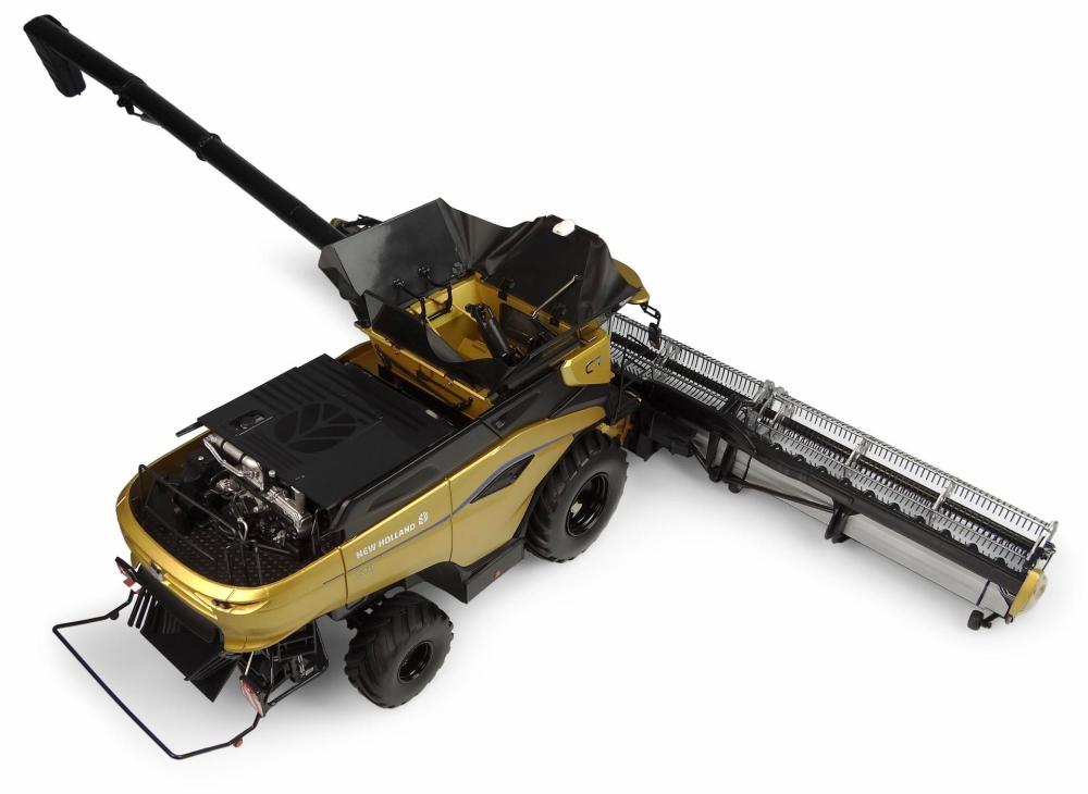 New Holland CR11 GOLD Limited Edition 1:32 scale combine harvester model UH6829 in gold and black by Universal Hobbies