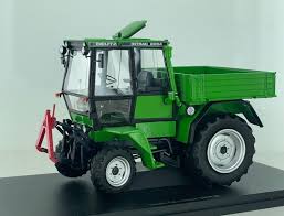 Limited Edition Deutz Fahr Intrac 2004 Tractor 1:32 scale Boxed Autocult