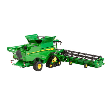 Britains JohnDeere S7 900 Tracked Combine Harvester 1:32 Scale 43390 – Pre-Order