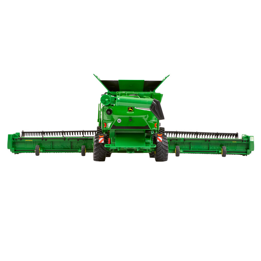 Britains JohnDeere S7 900 Tracked Combine Harvester 1:32 Scale 43390 – Pre-Order
