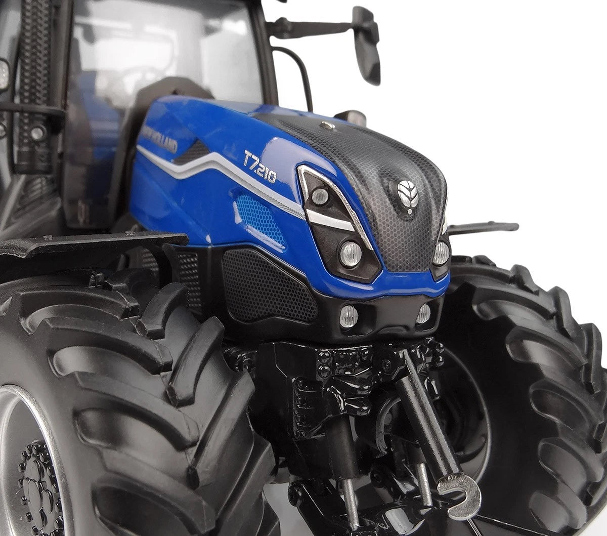 Universal Hobbies New Holland T7.210 Dynamic Blue Tractor BOXED 1:32 scale UH6810
