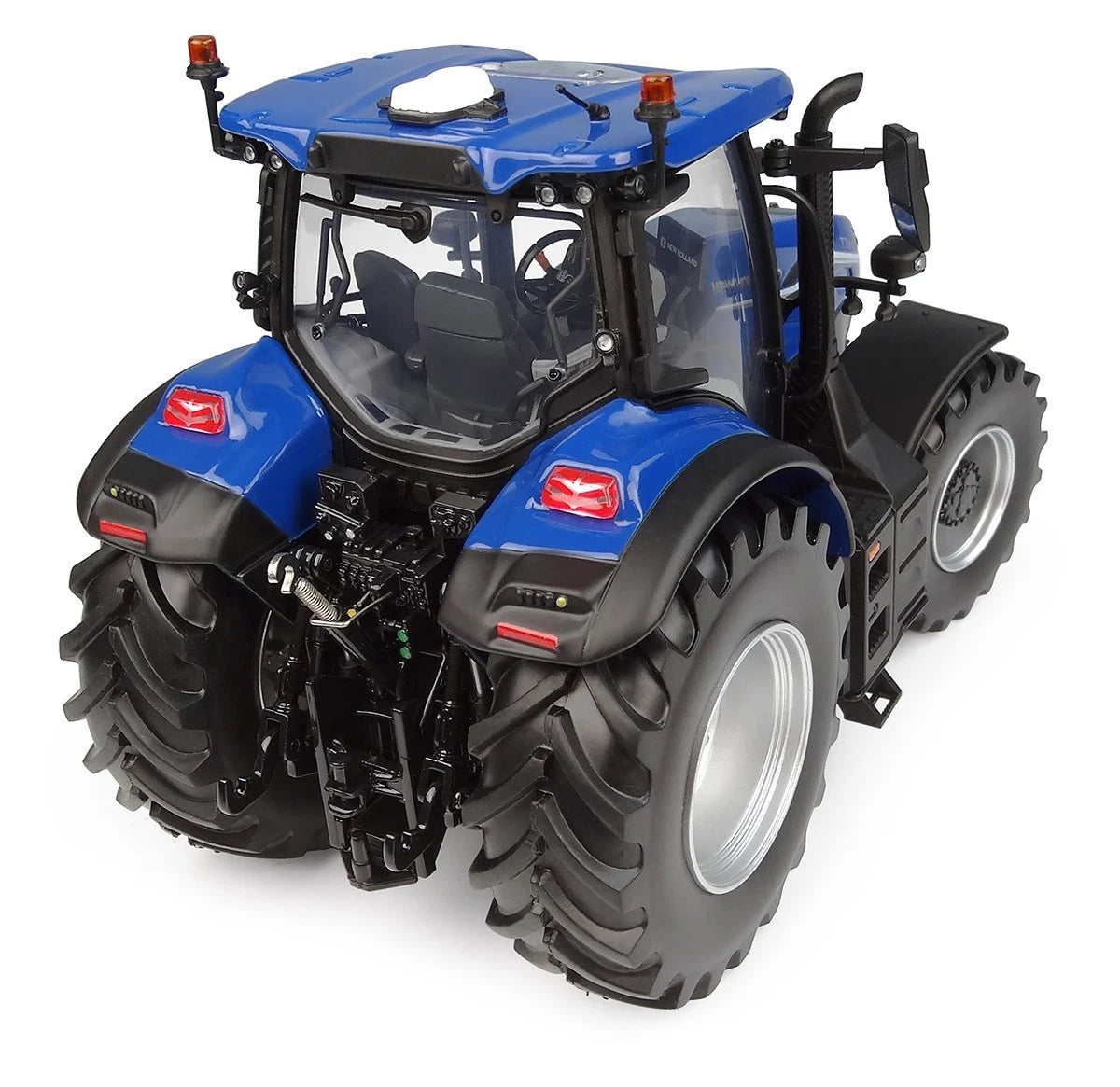 Universal Hobbies New Holland T7.210 Dynamic Blue Tractor BOXED 1:32 scale UH6810