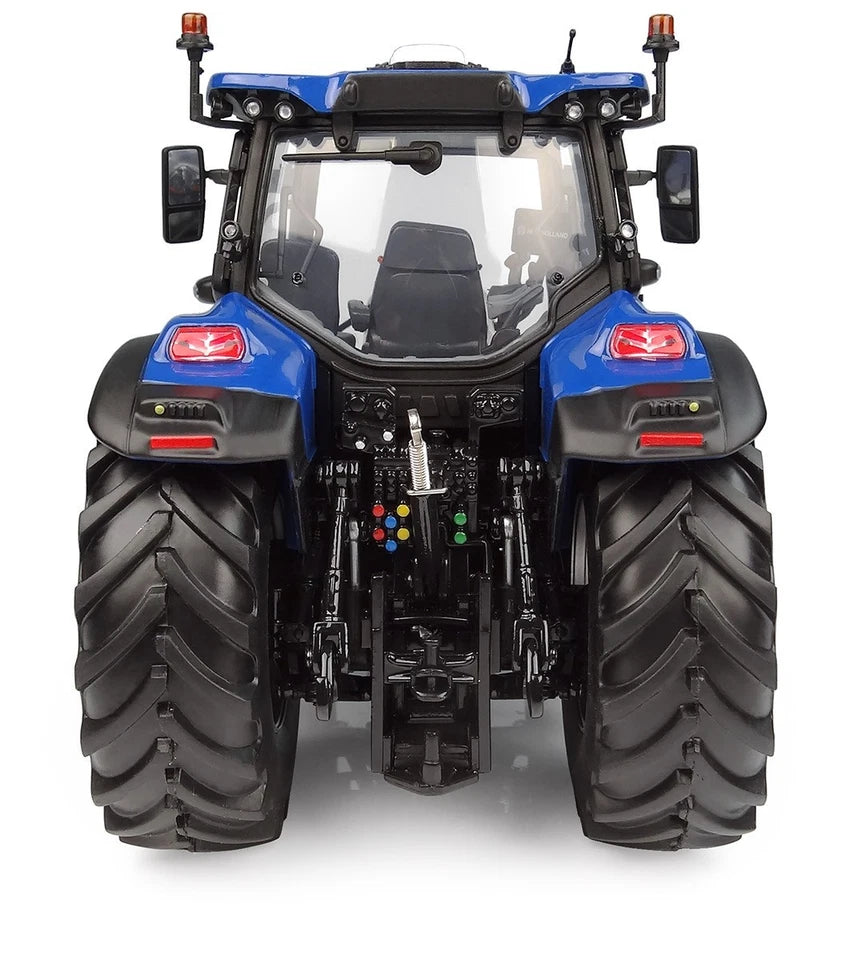 Universal Hobbies New Holland T7.210 Dynamic Blue Tractor BOXED 1:32 scale UH6810